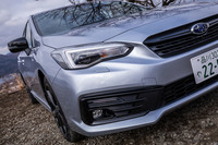 今回の試乗車は「アイスシルバーメタリック」と呼ばれるボディーカラーをまとっていた。「インプレッサスポーツSTI Sport」では、これを含む全6色からエクステリアカラーが選べる。