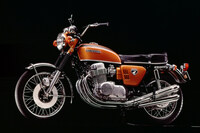 1969年登場の「ホンダ・ドリームCB750フォア」。ナナハンブームの火付け役となった。