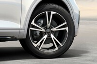 「Q5ハイスタイル」の20インチアルミホイール。