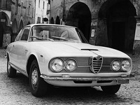 1962年登場の「アルファ・ロメオ2600スプリント」。ジウジアーロ氏がベルトーネに入って、初めてデザインを手がけたクルマだった。