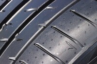 「プロクセス スポーツ2」はアウト側にあえて塊感を残して弾性率を高めたシリカを配合。横力による変形を抑えている。