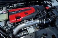 2リッター直4ターボエンジンの最高出力は10psアップの320psへ。高出力とハイレスポンスを徹底的に追い求めた。