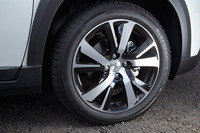 「2008 GTライン」に装備されるオールシーズンタイヤの「グッドイヤー・ベクター4シーズンズ」。サマータイヤに遜色のないドライ性能、ウエット性能と、多少の雪であれば走破できる雪上性能を併せ持つ。