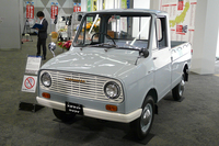 こちらは初代「スズライト・キャリー」