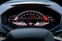 12.3インチのカラーディスプレイが用いられたメーター。「ストラーダ」「スポーツ」「コルサ」の各ドライブモードで、それぞれデザインが異なる。写真はコルサモード選択時のもの。