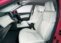 「トヨタ・クラウン」にピンクの特別仕様車の画像