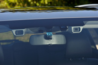 運転支援システムには「レヴォーグ」「WRX S4」などと同じく、最新世代の「アイサイト」を採用。従来のシステムより、より広い範囲の車両や歩行者を、より高い精度で検知できるようになった。