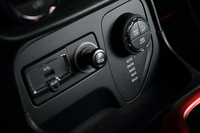 シフトセレクターの前方には、路面状況に応じて5つのモードを切り替えられる「セレクテレインシステム」のスイッチが配置されている。