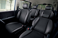 プライムスムースとスエード調ファブリックのコンビシート。