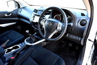 試乗した「NP300ナバラ」は右ハンドルで、6段MT仕様だった。