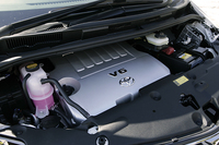 フルモデルチェンジで3リッターに替わり設定された、280psを発生する3.5リッターV6エンジン
	 