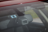 車両周囲の状況を確認するため、ボディーの各所にミリ波レーダーやカメラ、ソナーなどを装備。また、「DSSS」と呼ばれる路上のインフラ設備との通信による安全運転支援システムも採用している。
    