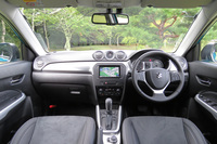 
	新型「エスクード」のインストゥルメントパネルまわり。
	