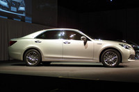 サイドビュー。“視覚的な重心”を後方へと移しつつ、躍動感を表現したという。