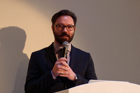 アド・ペルソナムについて説明する、担当マネージャーのヴィットリオ・ガッパ氏。