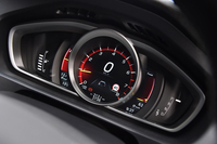 峠を行くなら、やはりメーターは中央にタコメーターが表示される「パフォーマンス」モードが雰囲気。