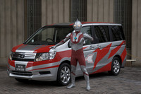 ちなみにウルトラマンは、円谷プロから駆けつけたホンモノ。