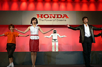 モデューロの「ステップワゴン」は、シートカバーもカーナビも取り外して使える！【東京オートサロン06】の画像