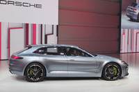 「ポルシェ・パナメーラ スポーツトゥーリズモ」