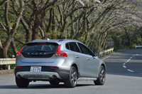 ボルボV40クロスカントリー T5 AWD