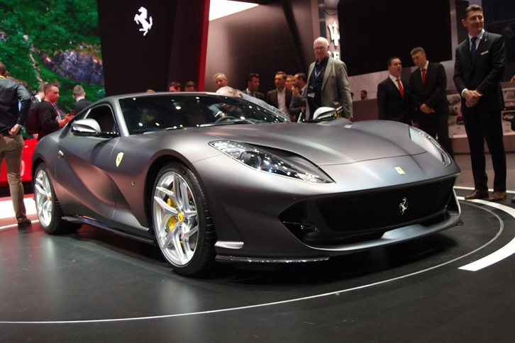 フェラーリ812スーパーファスト