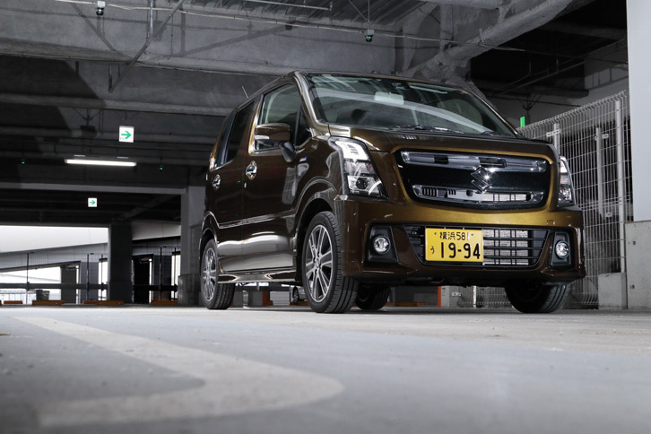 「スティングレー」に用意されるボディーカラーは6色のみで、標準車には設定のある「リフレクティブオレンジメタリック」「フィズブルーパールメタリック」などは選ぶことができない。