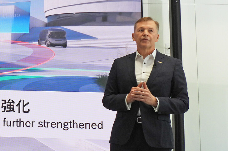 新本社建設の意義を説明する、ボッシュのクラウス・メーダー社長。2024年9月をもって退任する予定で、本社移転が最後の大仕事となった。後任にはクリスチャン・メッカー氏が就く予定だ。