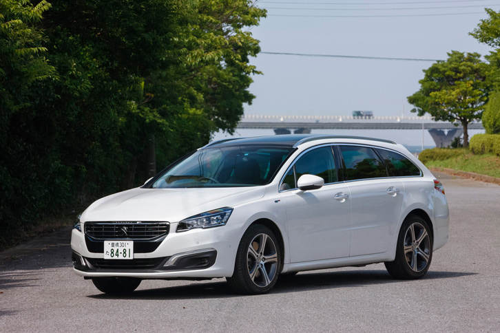 
	2リッターのBlueHDiディーゼルを搭載する「508」には、ワゴン「SW」（464万円）のほか、セダンの設定もある。「508GT BlueHDi」の車両価格は434万円。
	