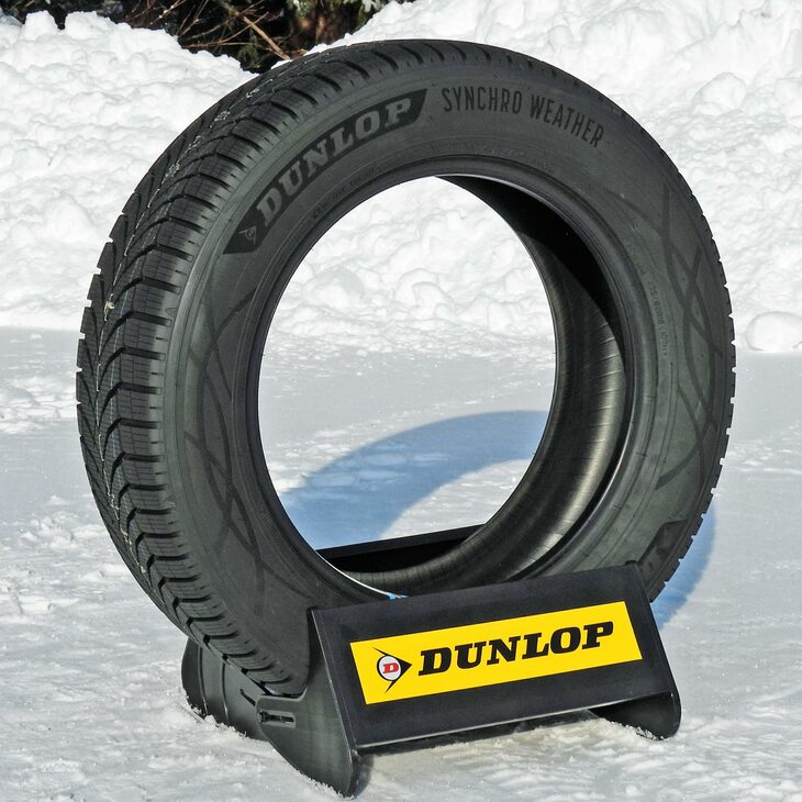 「ダンロップ・シンクロウェザー」は、温度や水などの外的要因によってゴムの特性が変化する「アクティブトレッド」技術を用いた、第1弾の製品となる。