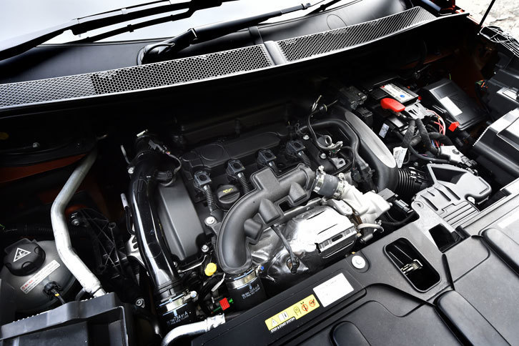 パワープラントについては上級グレードの「GTライン」と共通。最高出力165ps、最大トルク240Nmを発生する、1.6リッターのガソリンターボエンジンが搭載される。