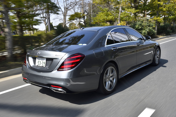 試乗した「S560 4MATICロング」の車両価格は1699万円。ボディーカラーは「セレナイトグレー」。