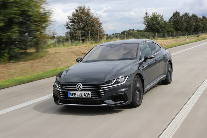 今回の試乗したのは、2リッター直4ガソリンターボエンジンを搭載する「Rライン 2.0 TSI 4MOTION」。日本仕様に準じる内容だ。