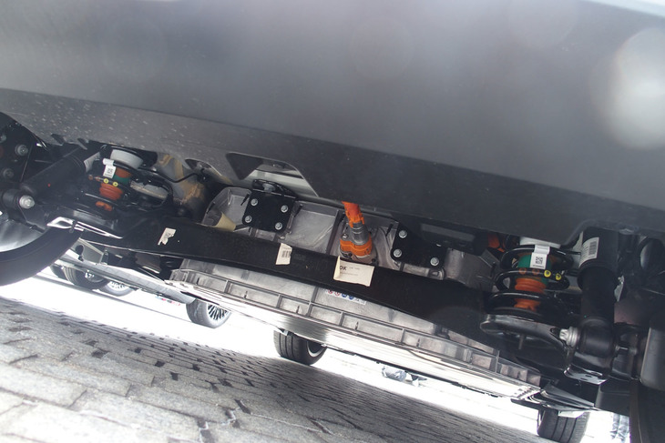 フィアット500eオープン（ボディー下部）