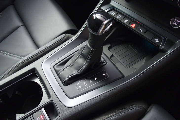 アウディQ3スポーツバック（シフトレバー）