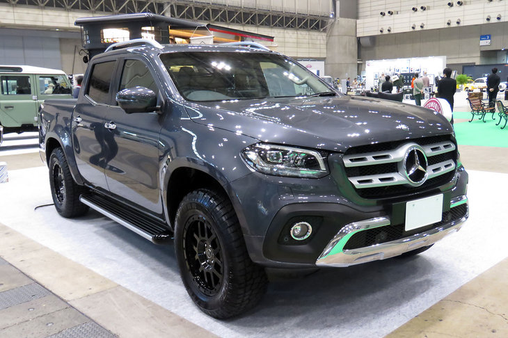 X Cafeに展示された「メルセデス・ベンツX250d」。