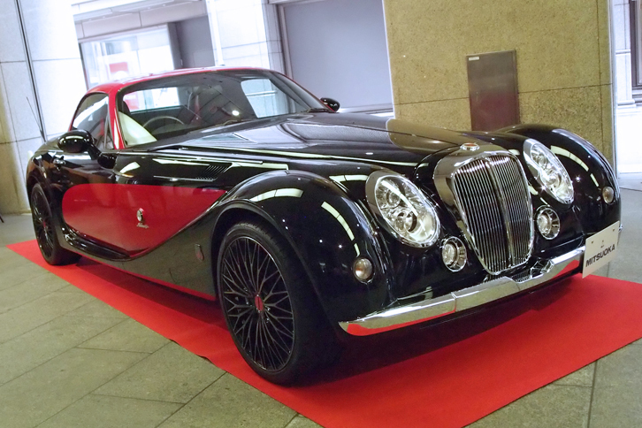 「マツダ・ロードスター」ベースの「ミツオカ・ヒミコ」。個性的なオープンカーも手がけるミツオカだが、次の新型車はクローズドボディーになるとのこと。