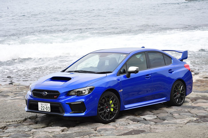 「スバルWRX STI」のマイナーチェンジモデルは2017年5月に登場した。新デザインのフロントバンパーが採用されている。車両価格は406万0800円。