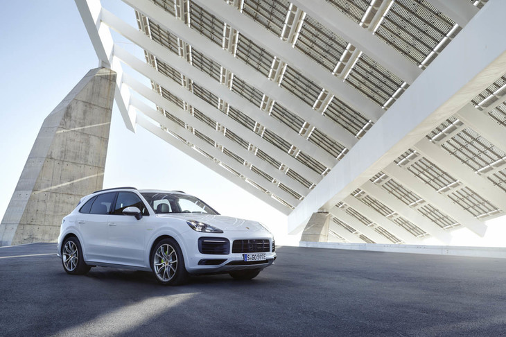 ポルシェ・カイエンEハイブリッド