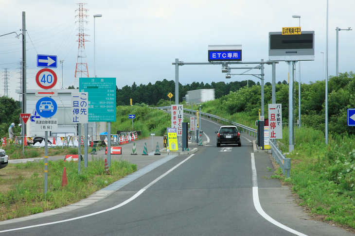 国土交通省の有識者会議が無料化の延期を提案したことから、高速道路の料金問題が再び注目を集めている。写真は水戸北のスマートIC。