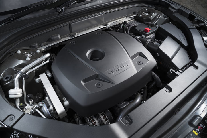 「ボルボXC60 T5」の2リッター直4ターボエンジン。高回転域の優れたレスポンスと伸びやかなドライビングフィールも特徴とされている。
