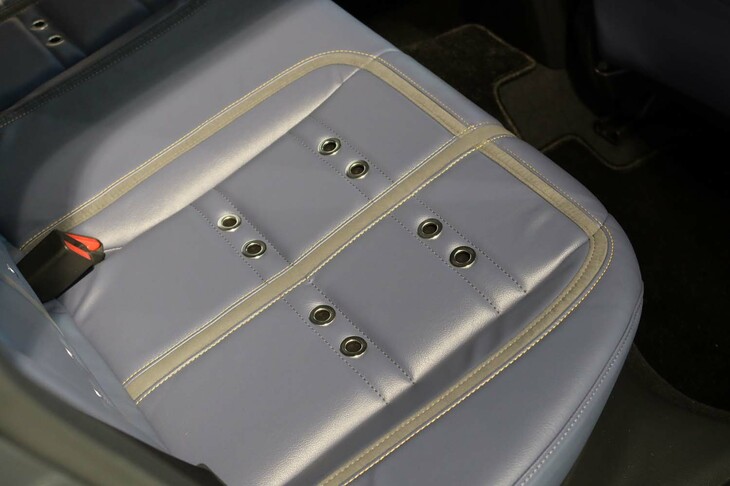 ミツオカM55コンセプト（リアシートの座面）