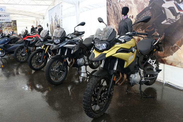 日本初公開となる新型車「F750GS」「F850GS」。オンロードでのスポーティーな走りとオフロード性能を両立させた新型モデルは、新型2気筒エンジンの採用が大きなトピックで、会場での注目度も高かった。価格は、F750GSが129万6000円から154万4000円。F850GSが154万1000円から178万9000円となる。