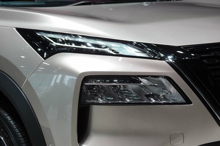 日産エクストレイルG e-4ORCE（ヘッドランプ）