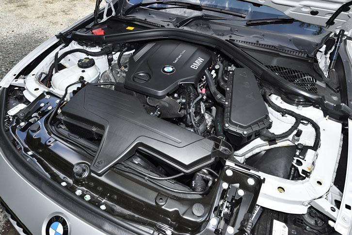 新しい2リッター直4ディーゼルターボユニットは、従来より6psと2.0kgm強力な190psと40.8kgmを発生する。