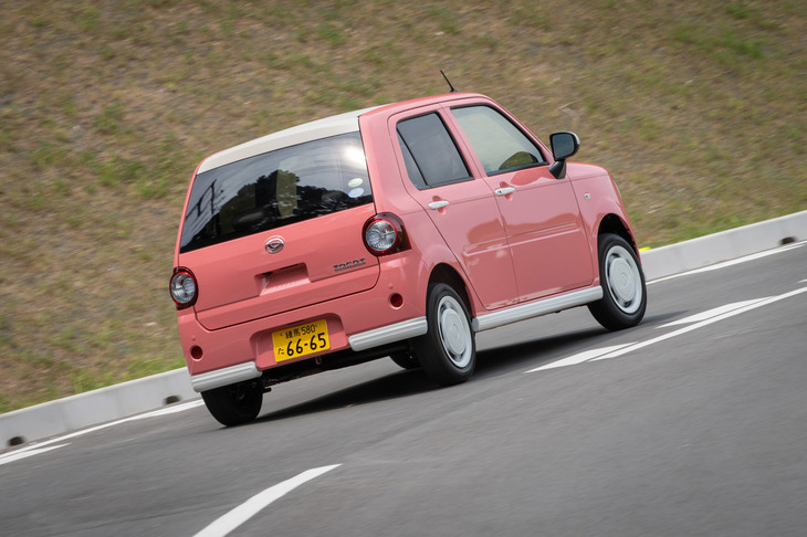 ボディーカラーは全8色。「デザインフィルムトップ」によるツートンカラーを含めると、全12種類のコーディネートが用意されている。