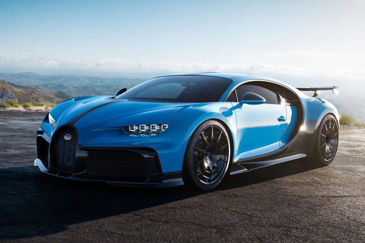 「ブガッティ・シロン ピュアスポーツ」。最高出力1500HPの「シロン」をベースに、そのハンドリング性能が一段と高められた、世界限定60台のハイパーカーだ。