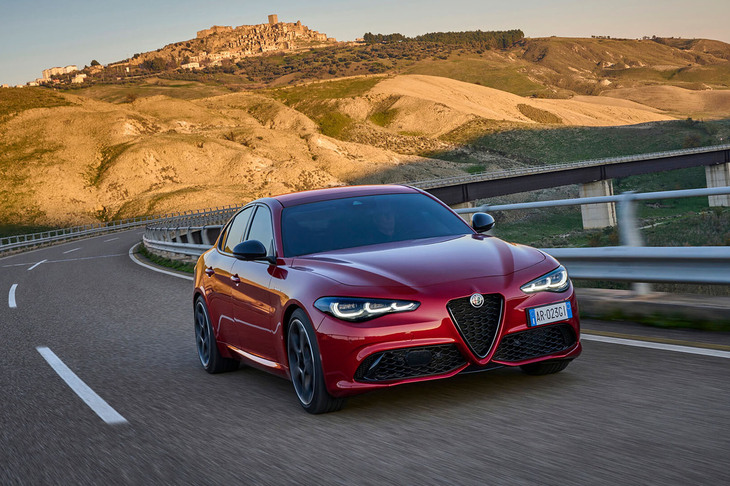 アルファ・ロメオ・ジュリア ヴェローチェ スペリオーレ