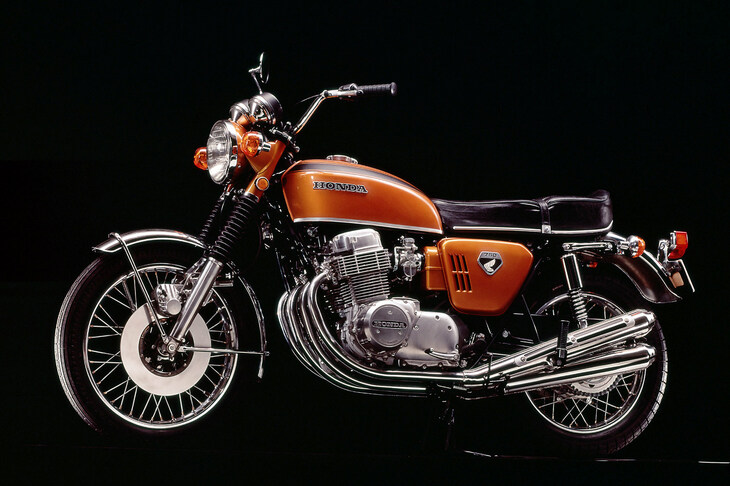 1969年登場の「ホンダ・ドリームCB750フォア」。ナナハンブームの火付け役となった。