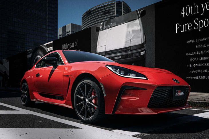 「トヨタGR86」（写真）と「スバルBRZ」は2023年登場の一部改良モデルで6段MT車にも自動ブレーキ（衝突被害軽減ブレーキ）が搭載された。