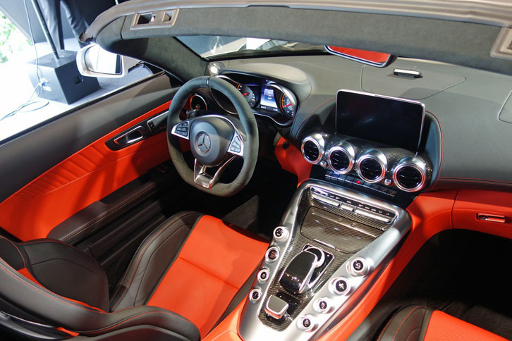 「AMG GT Cロードスター」のインテリア。